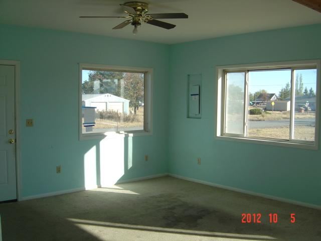 455 NE Adams - Photo 4