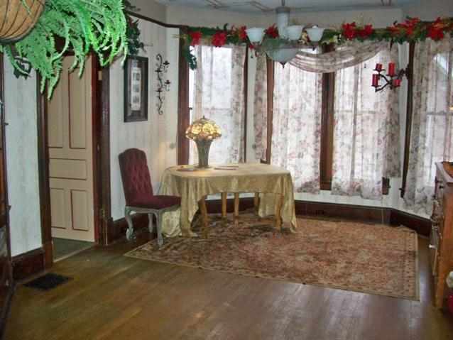 1017 E Mission Ave - Photo 4