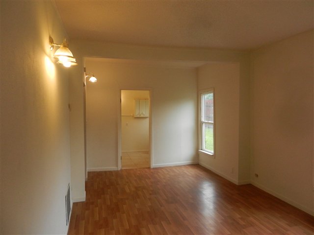 246 N Elm St - Photo 3