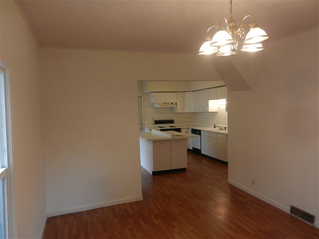 246 N Elm St - Photo 4
