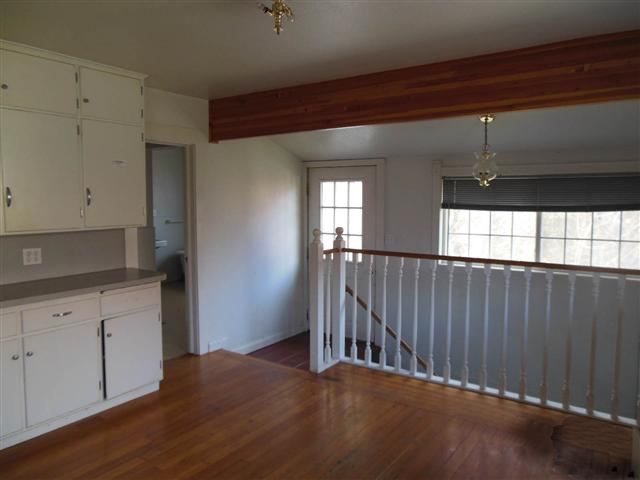 910 S Mill St - Photo 4