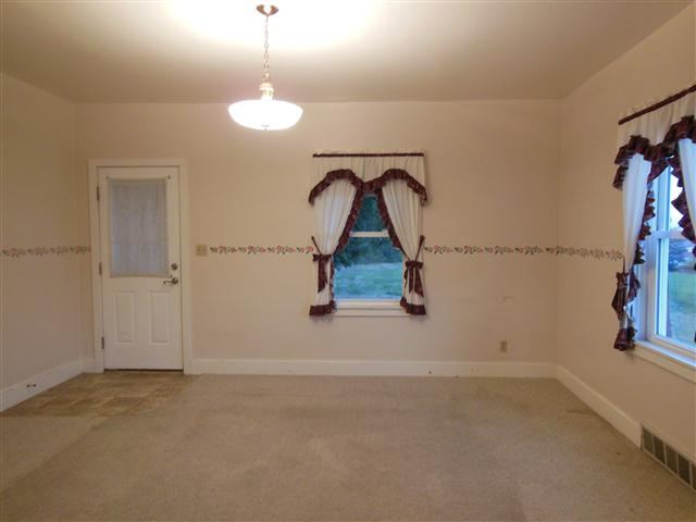 4454 Hwy 395 - Photo 5