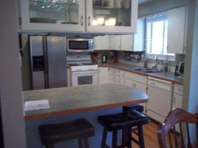 6521 N Catherine St - Photo 3