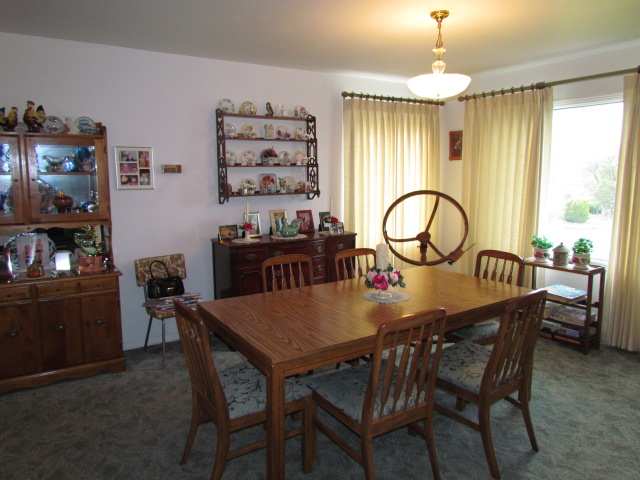 211 E 6th St - Photo 4