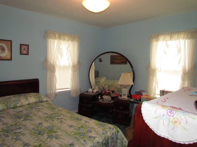 211 E 6th St - Photo 6