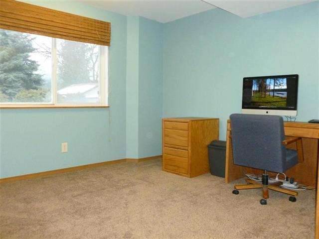 108 E Wynot - Photo 14