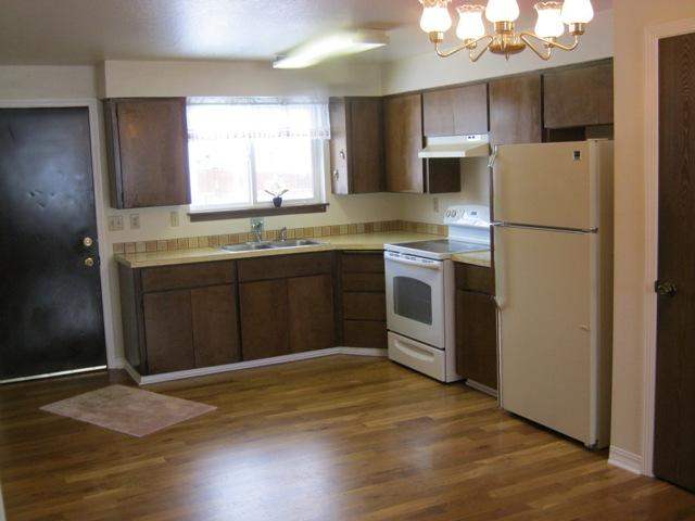 320 N WALKER St - Photo 3