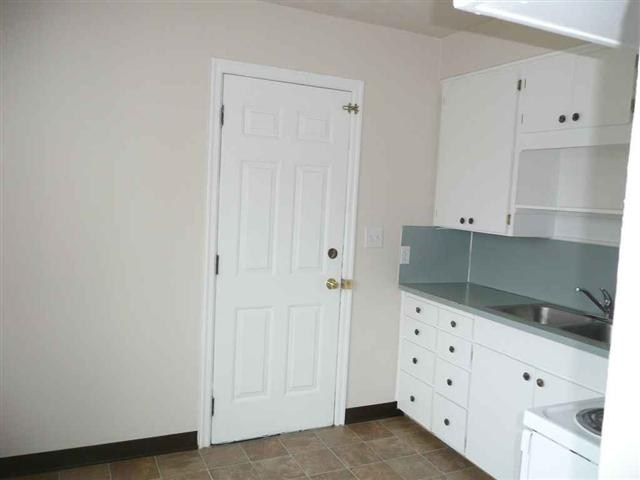 1227 E Courtland Ave - Photo 4