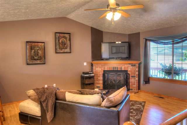 1512 E Houghton Ct - Photo 3
