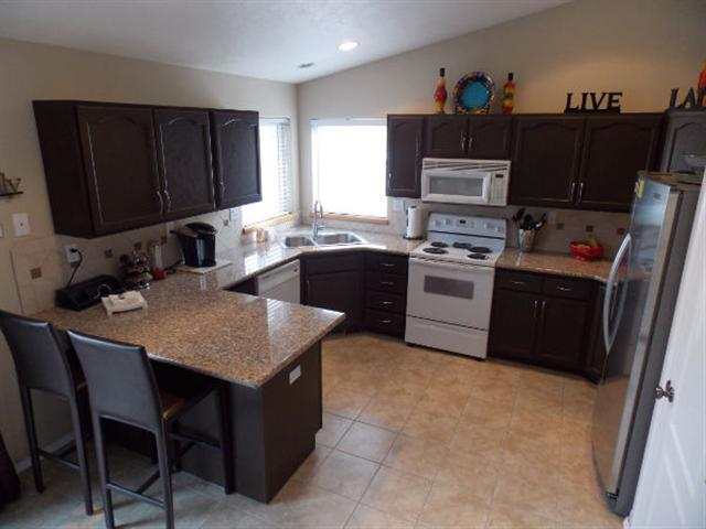 18007 E 11th Ave - Photo 3