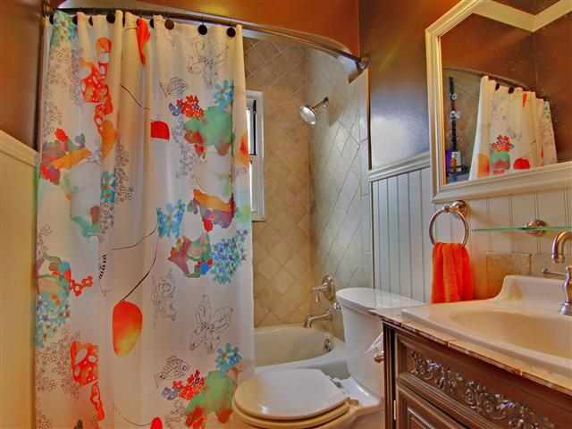 922 E 40th Ave - Photo 12