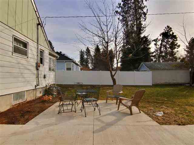 922 E 40th Ave - Photo 17