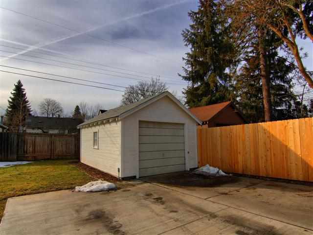 922 E 40th Ave - Photo 19