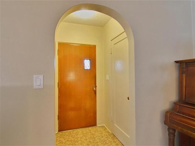922 E 40th Ave - Photo 3