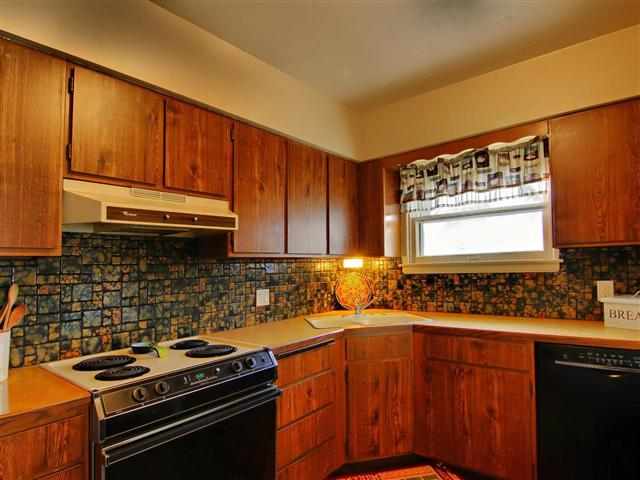 922 E 40th Ave - Photo 9