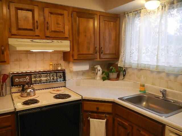 610 W TIETON - Photo 8