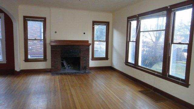 326 E 21st - Photo 3