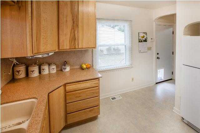 1128 W 10th Ave - Photo 6