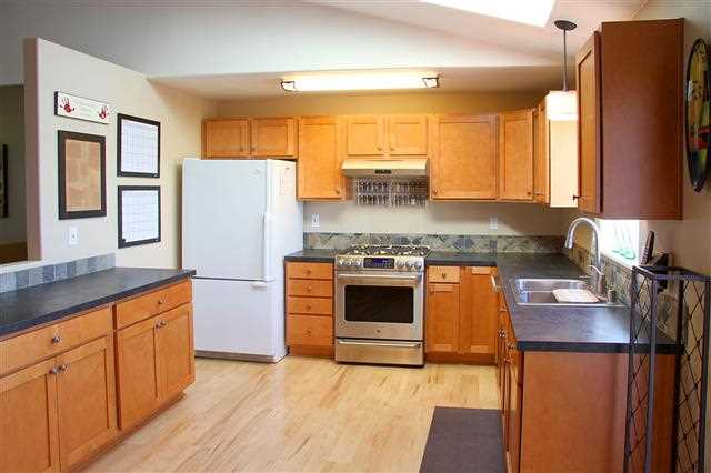 1617 E 3rd St - Photo 3