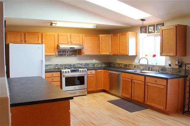 1617 E 3rd St - Photo 4