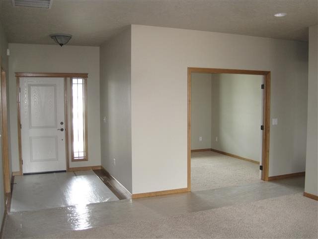 2318 S Scenic Blvd - Photo 3