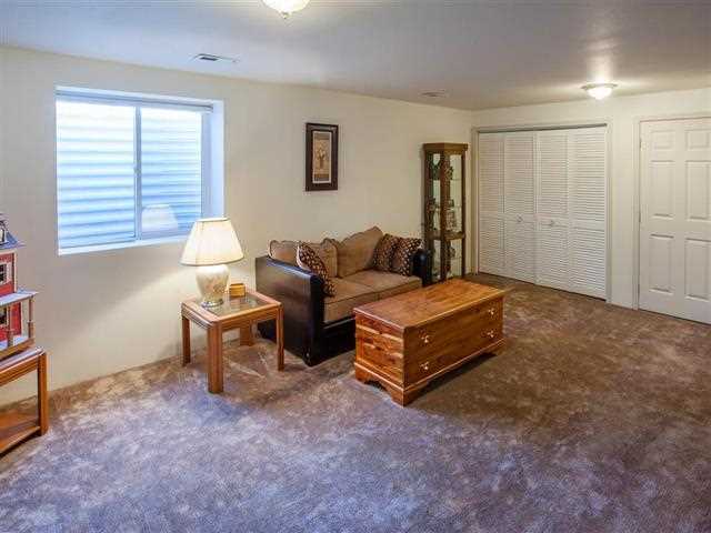 1910 N HODGES Ln - Photo 12