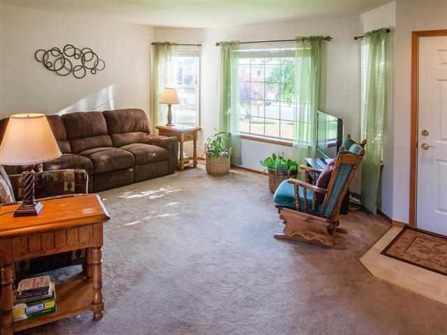 1910 N HODGES Ln - Photo 3