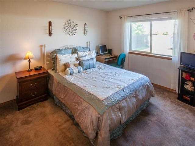 1910 N HODGES Ln - Photo 10