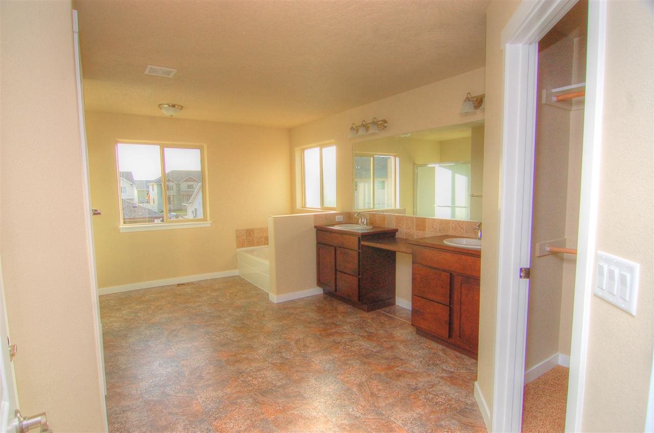 2607 W Heath Ave - Photo 10
