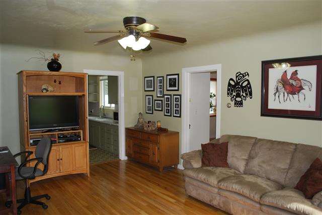 4918 N Evergreen Rd - Photo 4