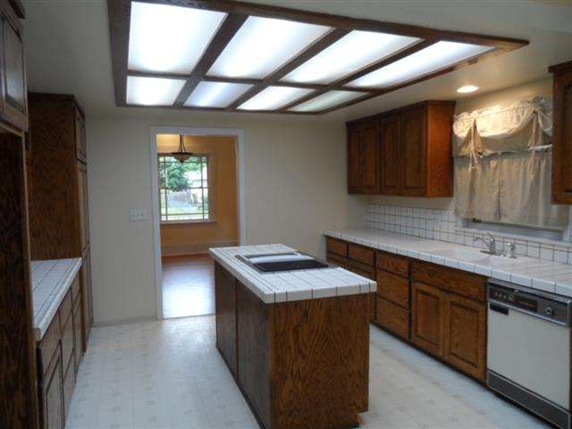 1207 E Indiana Ave - Photo 5