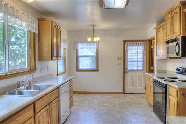 17 N Walnut Rd - Photo 4