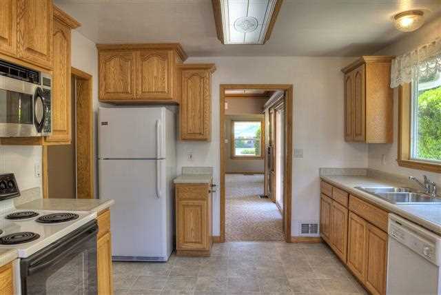 17 N Walnut Rd - Photo 5