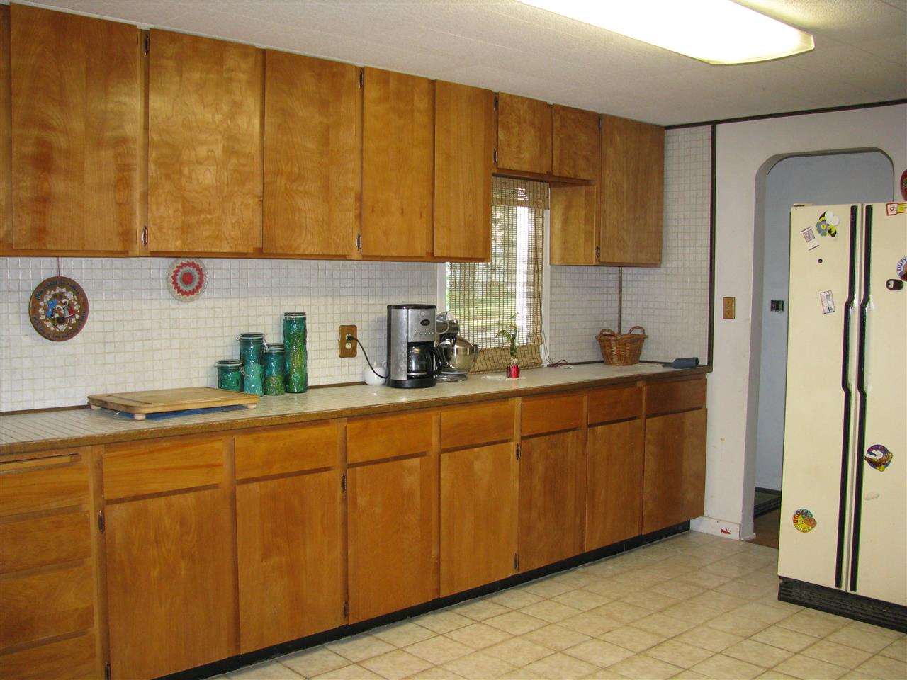 227 W Glass - Photo 4