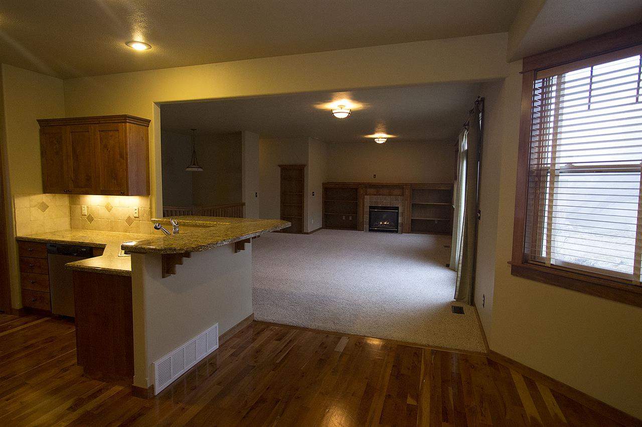2410 W Kingsford Ave - Photo 17