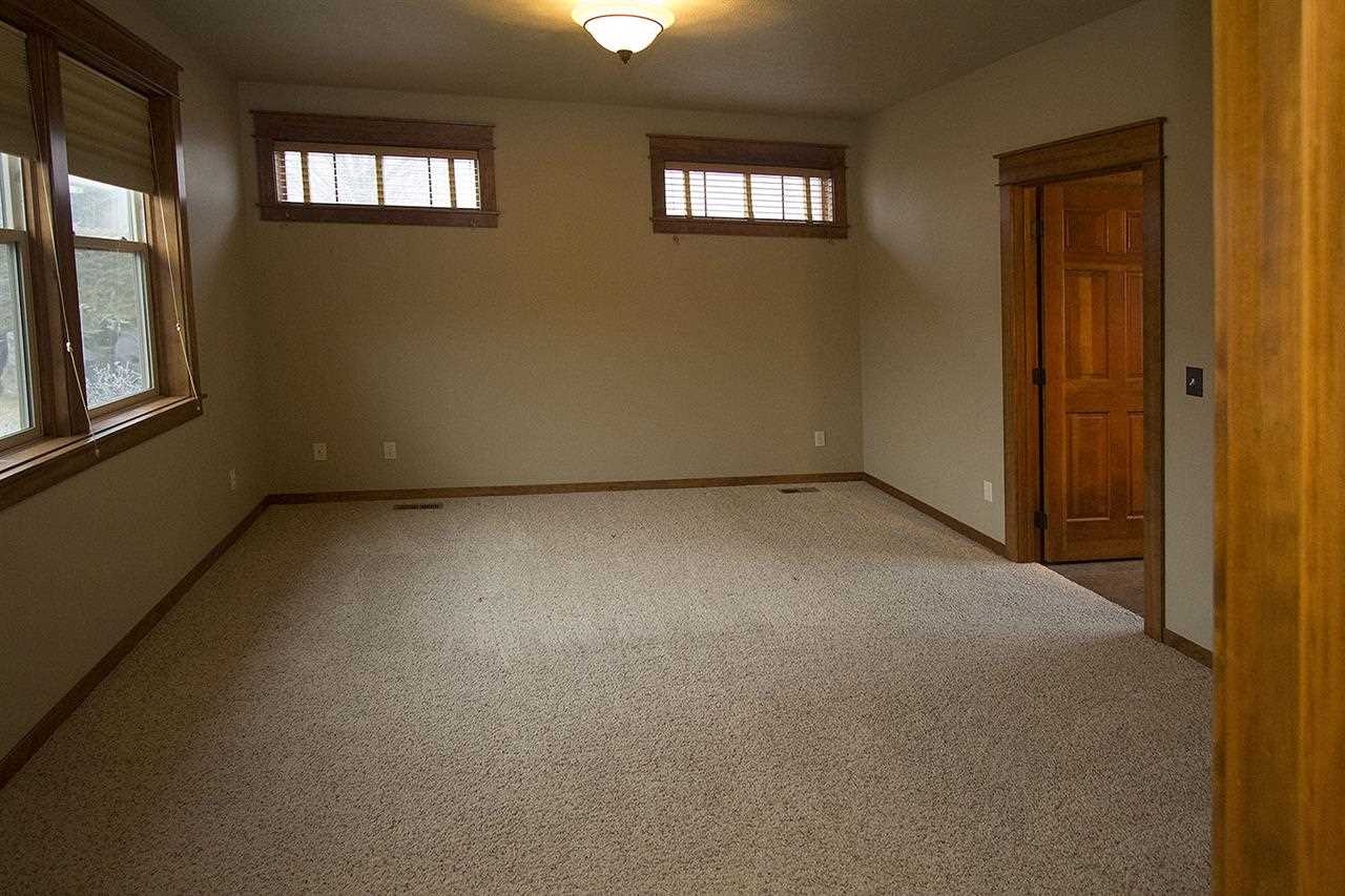 2410 W Kingsford Ave - Photo 4