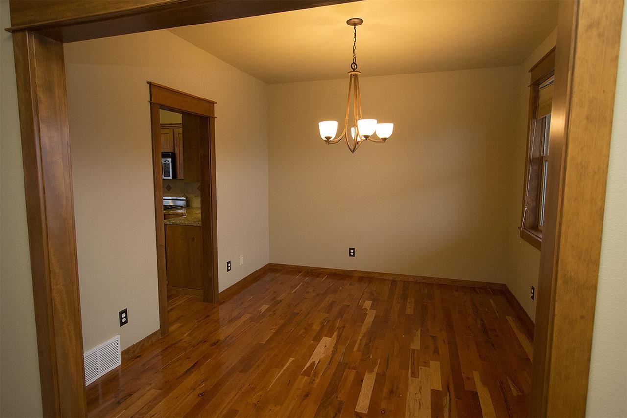 2410 W Kingsford Ave - Photo 8