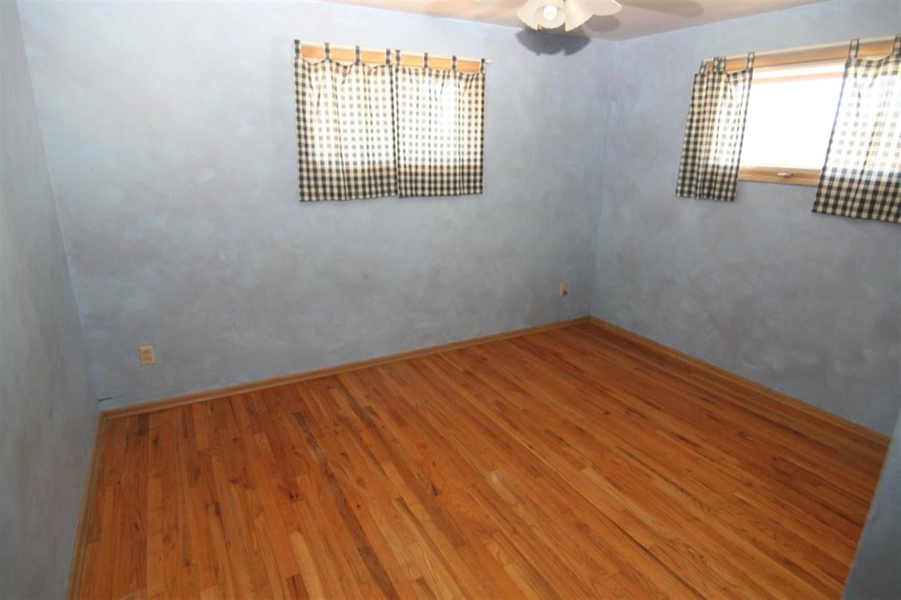 2620 W Woodside Ave - Photo 8