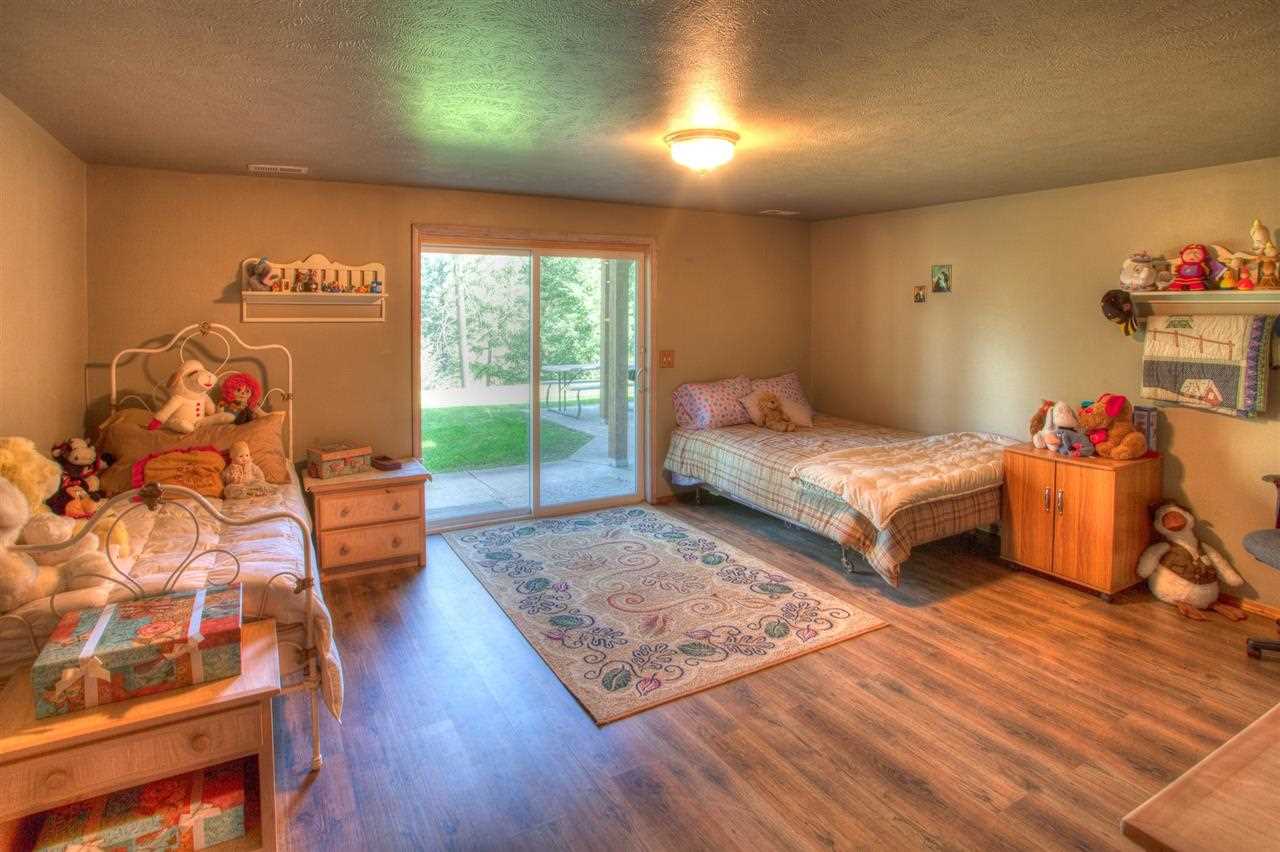 4 W Chattaroy Rd - Photo 17