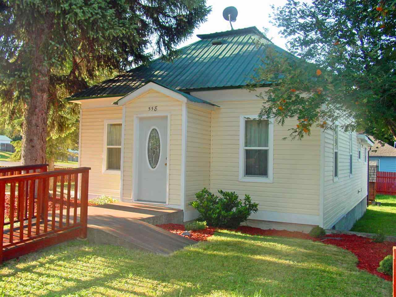 558 E Birch St - Photo 1
