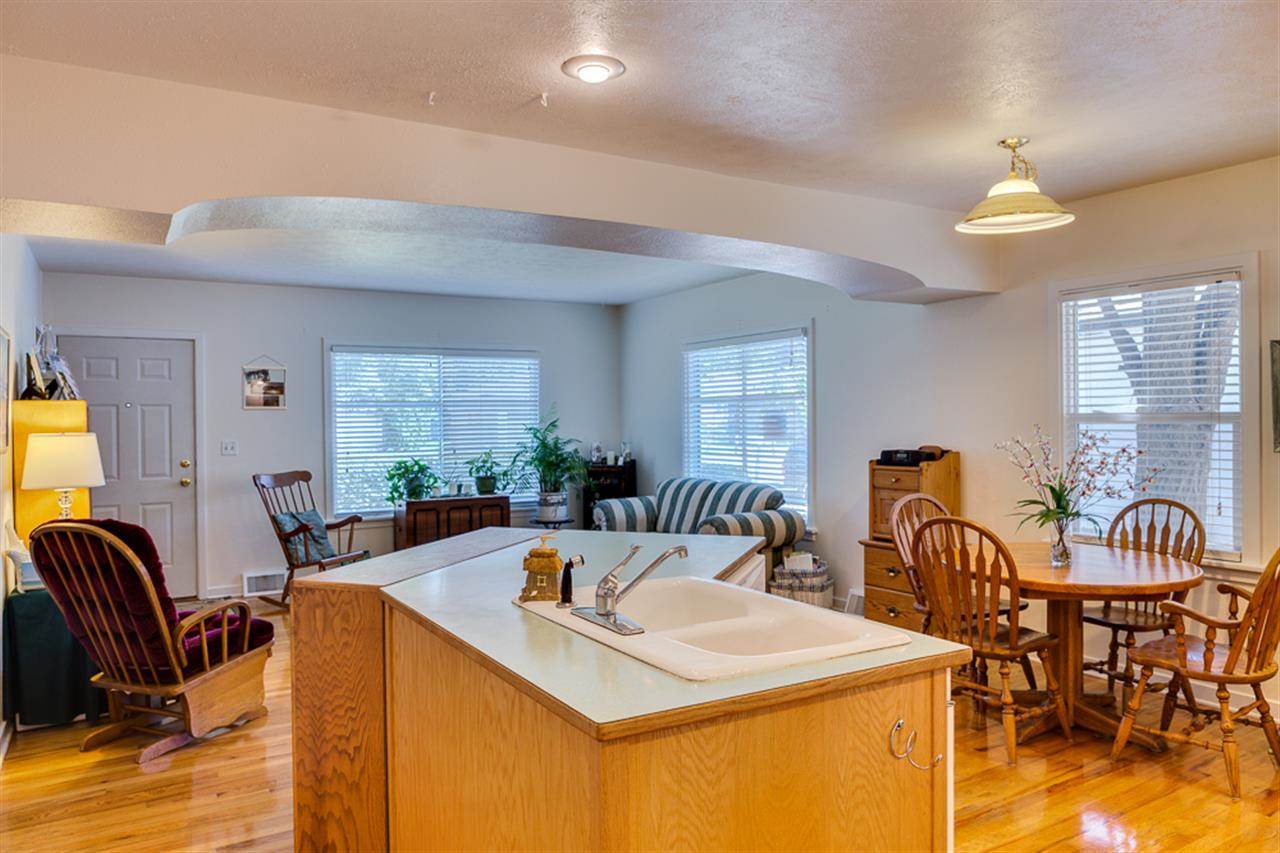 1105 N Wilbur Rd - Photo 5