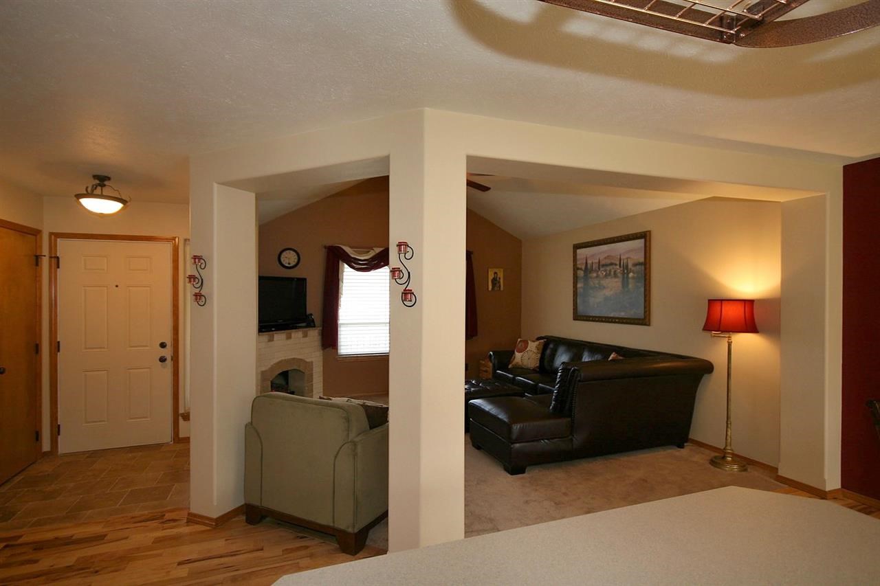 819 S Rees Ln - Photo 3