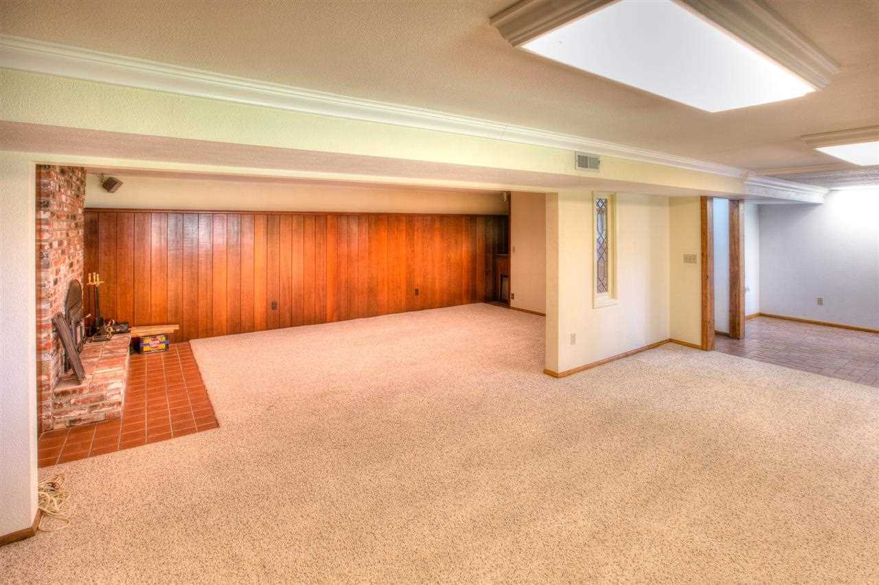 2621 E Hillcrest Dr - Photo 13