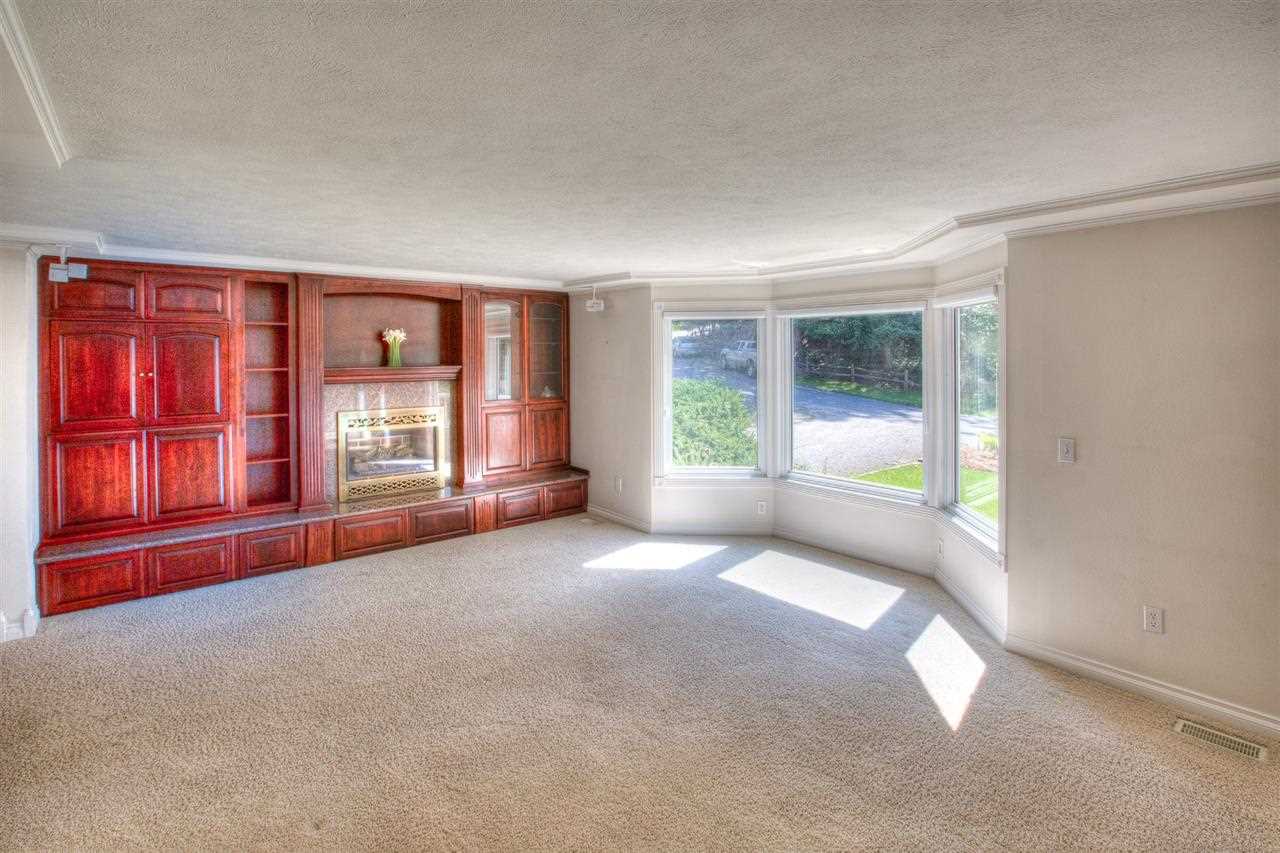 2621 E Hillcrest Dr - Photo 3