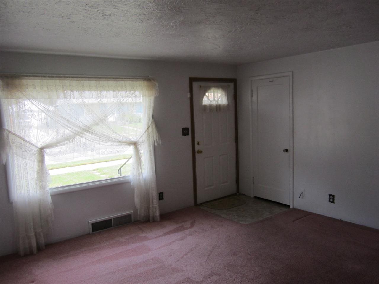 6111 N DOUGLAS - Photo 3
