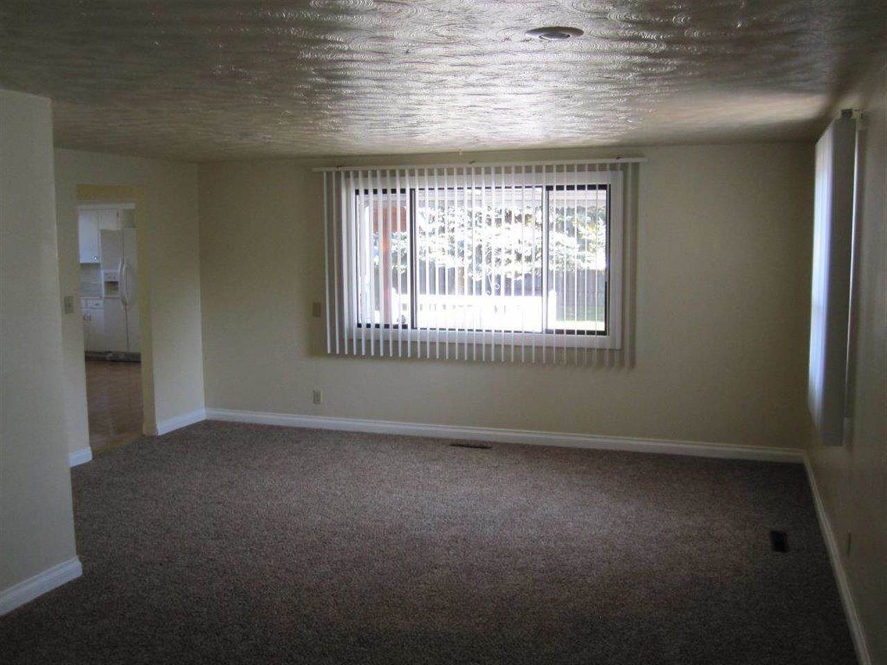 5810 N Hemlock St - Photo 3