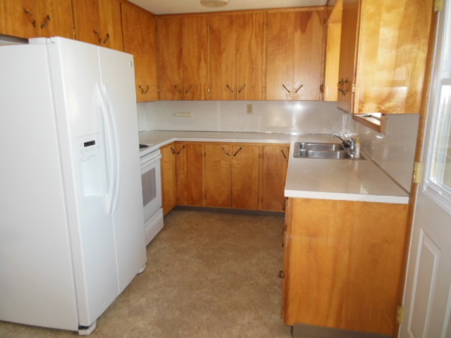 955 S OAK ST. - Photo 3