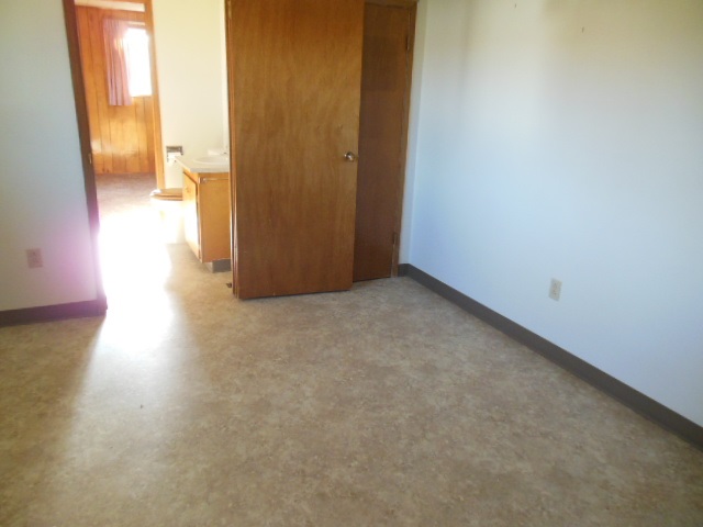 955 S OAK ST. - Photo 6