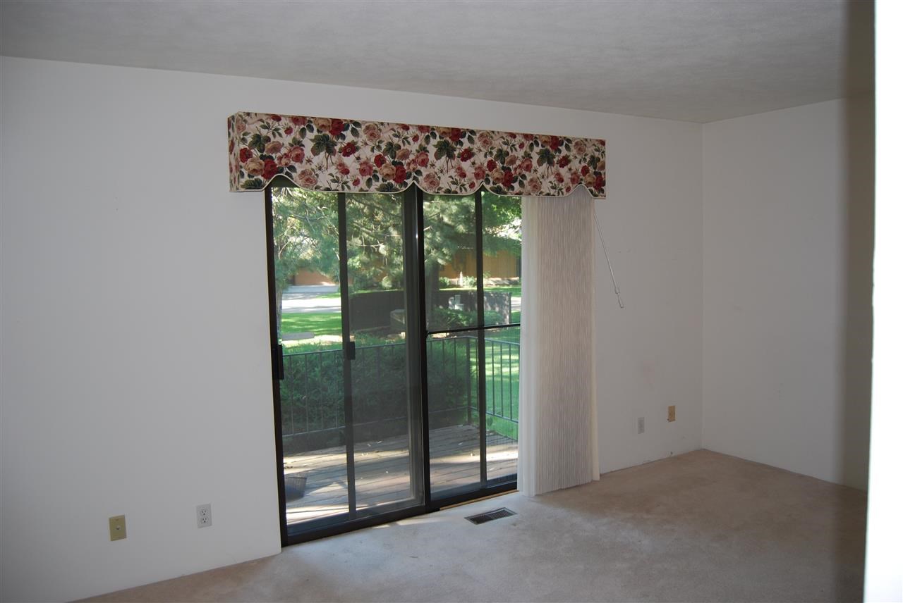 2221 E Rockwood Blvd - Photo 10