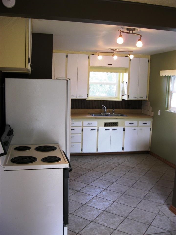 2418 E Longfellow Ave - Photo 3